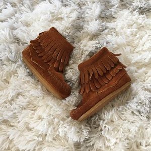 Minnetonka baby moccasins like new